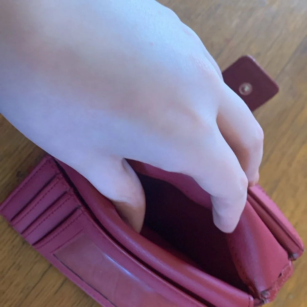 Red wallet - Picture 7 of 10